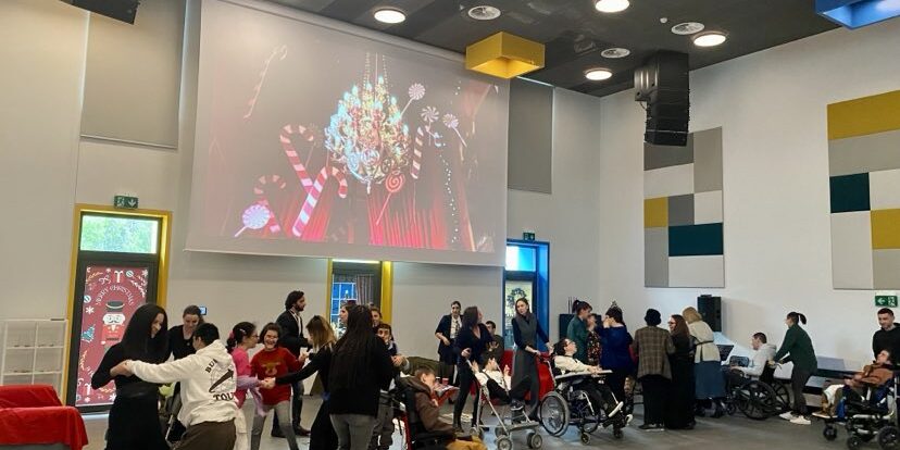 Εκπαιδευτικοί και εκπαιδευόμενοι της Αμυμώνης στη χριστουγεννιάτικη γιορτή μας